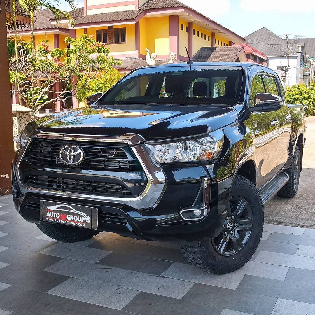 toyota-new-hilux-g-double-cabin-2400-manual-double-cabin-4x4-diesel-black-2rows-2022-b-9077-ubd-3242